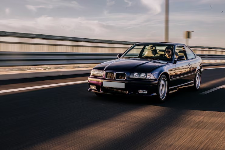 Sedan sport BMW E36. dok freepik