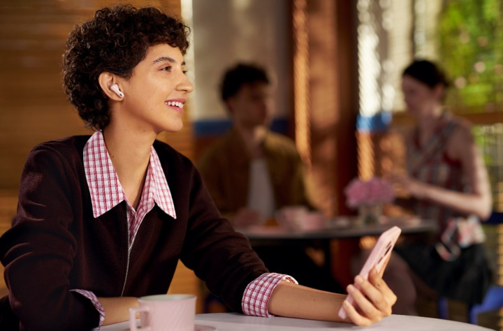 HUAWEI FreeBuds 7i: Noise Cancellation Lebih Kuat, Mic Lebih Jernih, Tetap Tampil Stylish Sepanjang Hari dari Meeting di SCBD Hingga Naik MRT