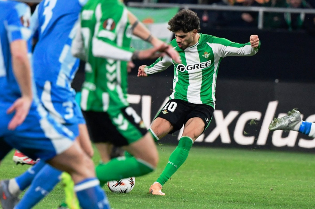 Abde Ezzalzouli menyumbang satu gol saat Betis tekuk Utrecht 2-1 di Liga Europa-Foto CRISTINA QUICLER / AFP