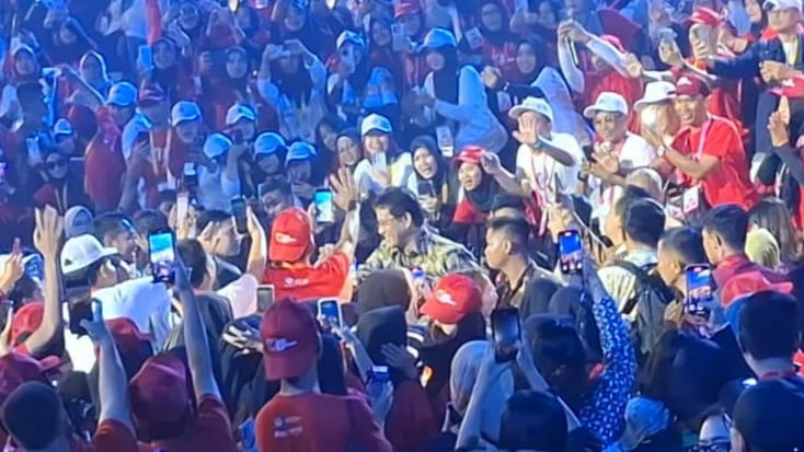 Menteri Keuangan Purbaya Yudhi Sadewa di Puncak Peringatan Hari Guru Nasional 2025 di Indonesia Arena. Foto: Medcom/Ilham Pratama