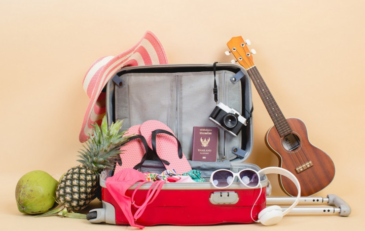 Sering Dilupakan! Ini 8 Barang Penting yang Harus Dibawa saat Traveling