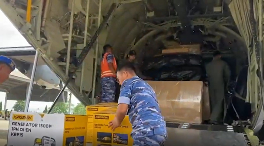 Tiga pesawat Hercules dan Airbus A400 dikerahkan untuk mengangkut kebutuhan logistik untuk para korban bencana di bencana di wilayah Sumatera, meliputi Aceh, Sumatera Utara, dan Sumatera Barat (Foto: Istimewa)