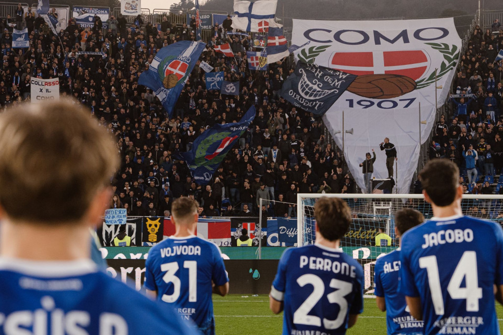 Pemain Como terima kasih kepada tifosi-Foto comofootball.com