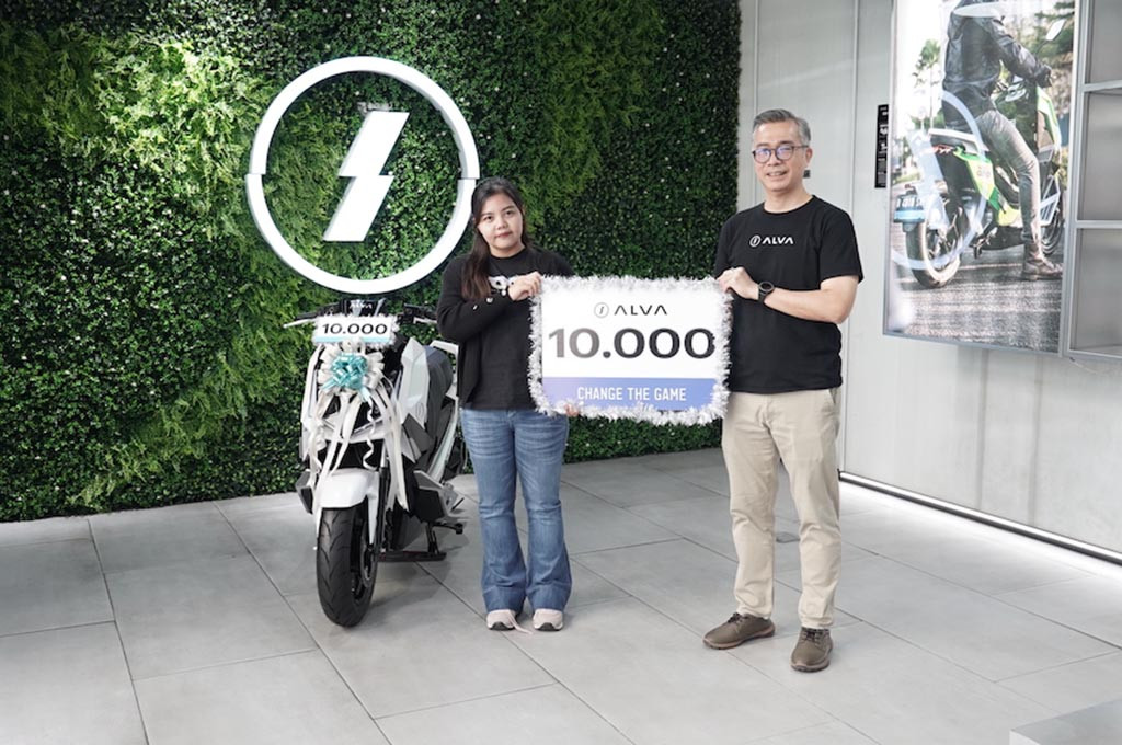 Alva capai distribusi 10.000 unit dan dominasi pasar di Surabaya, memperkuat posisinya sebagai motor listrik premium di Indonesia. Alva