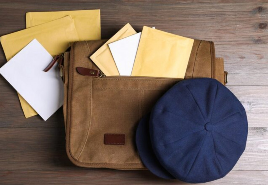 BNPB mengimbau masyarakat menyiapkan 'tas emergency bencana' . Ilustrasi Freepik