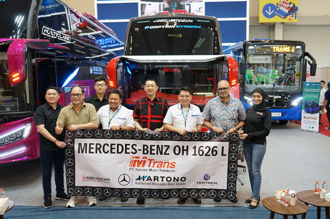 DCVI rayakan delapan tahun dengan serah terima bus Mercedes-Benz dan penguatan kolaborasi dengan karoseri lokal. DCVI