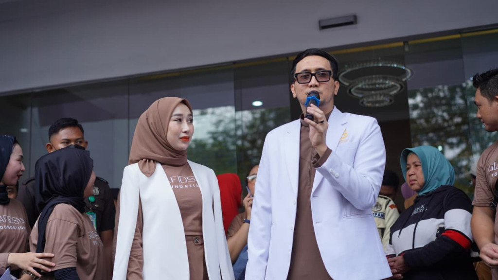 Dokter Reza Gladys, Dipl. AAAM dan dr. Attaubah Mufid (Foto: instagram)