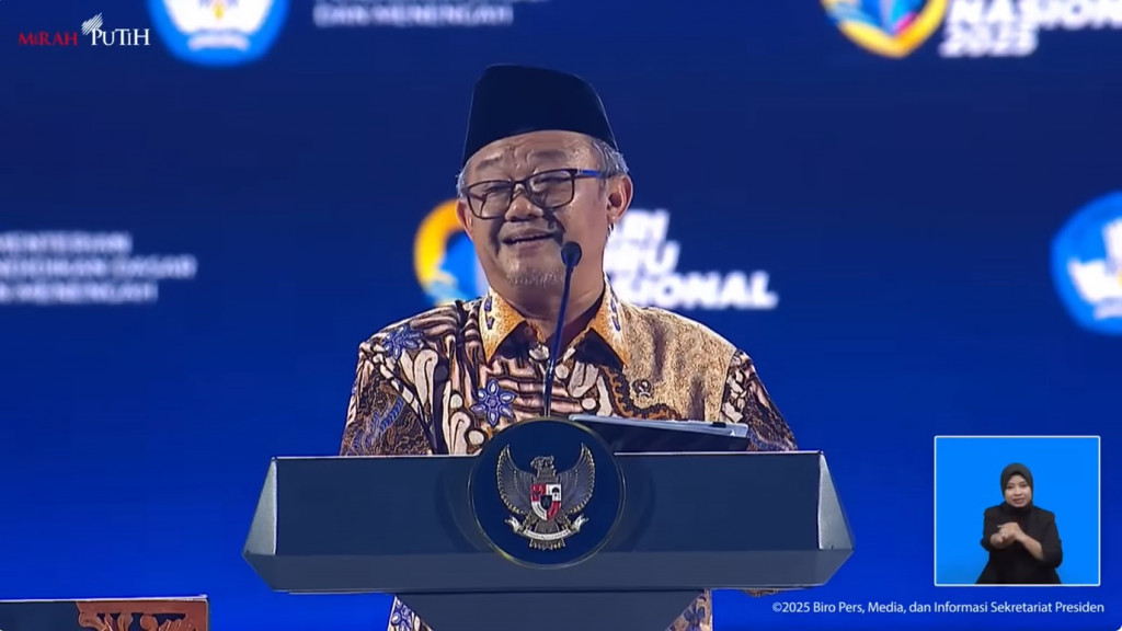 Mendikdasmen Abdul Mu'ti dalam Peringatan Puncak Hari Guru Nasional (HGN) 2025. DOK YouTube Sekretariat Presiden