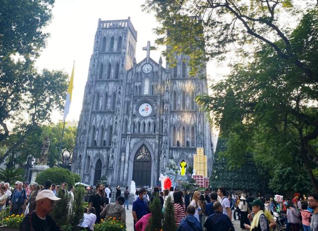 St. Joseph’s Cathedral menjadi gereja tertua dan salah satu ikon paling terkenal di ibu kota Vietnam. Foto: Medcom.id/Rizkie Fauzian