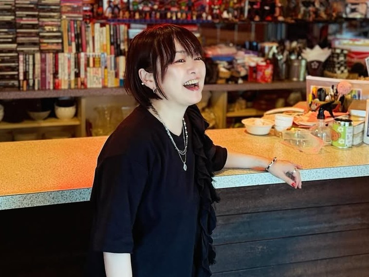 Penyanyi One Piece, Maki Otsuki (Foto: Instagram/maki0511)