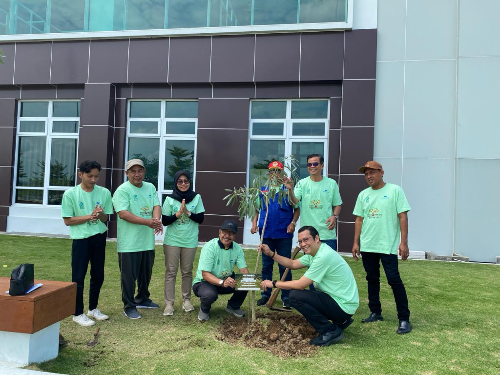 PT Nojorono Tobacco International bersama UIN Sunan Kudus menggelar aksi penanaman 1.000 bibit pohon buah. dok ist