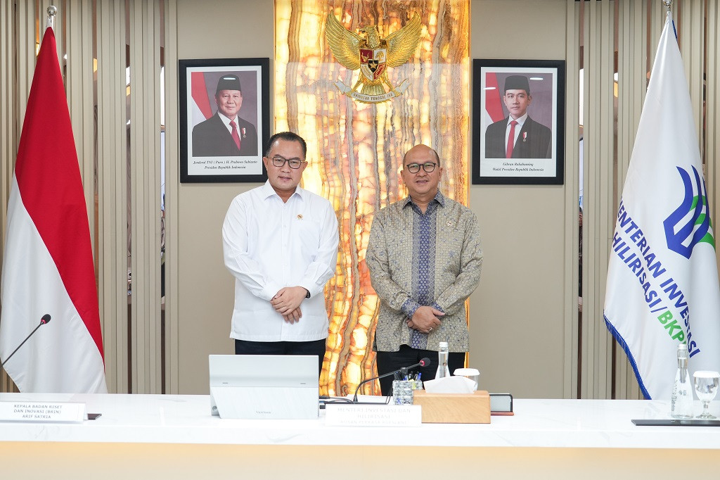 Kepala BRIN Arif Satria dan CEO Danantara Roslan Roeslani. DOK BRIN