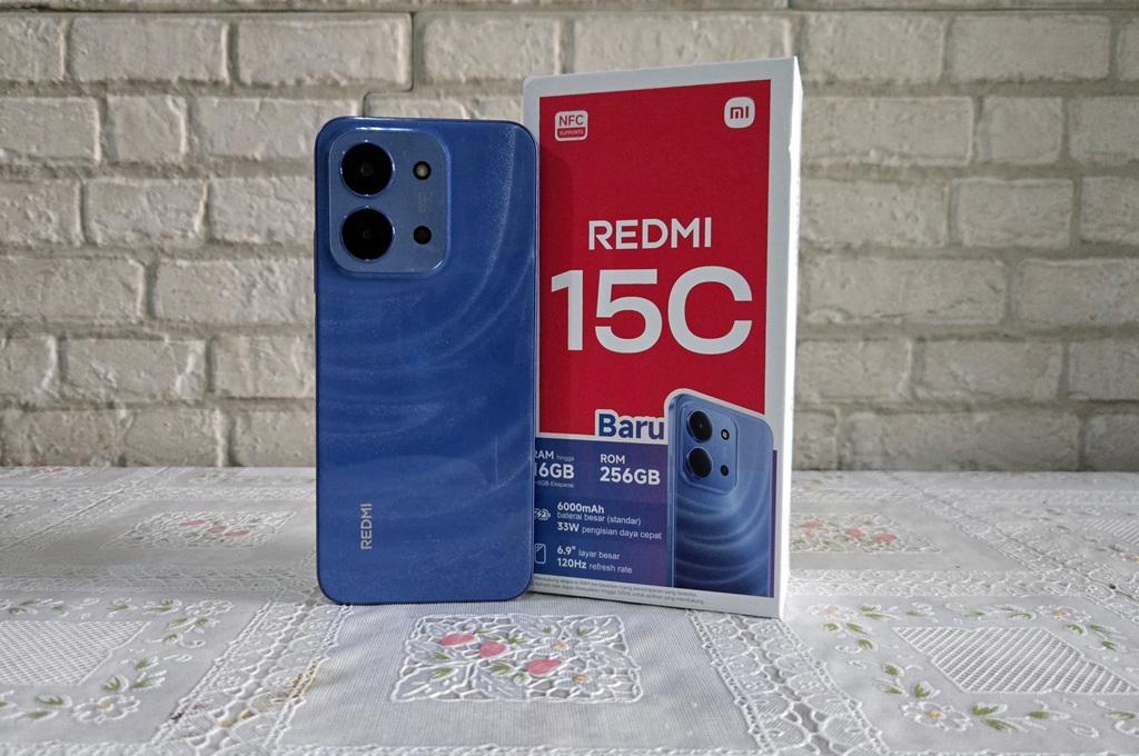 Redmi 15C mengunggulkan pengalaman penggunaan menyenangkan berkat ukuran layar luas dan kapasitas baterai besar.