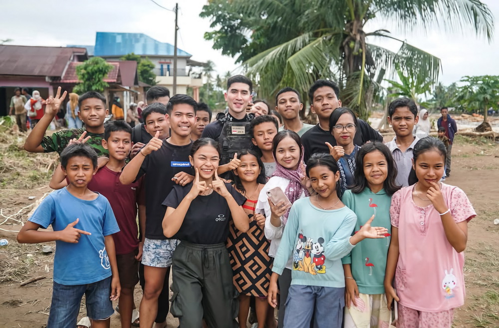 Verrell Bramasta turun membantu korban banjir di Sumatera (Foto: Instagram @bramastavrl)