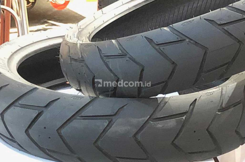 Ban motor mulai gundul? Jangan ambil risiko, nih ban motor murah yang bisa Kamu beli dengan Rp100 ribuan. medcom-uda