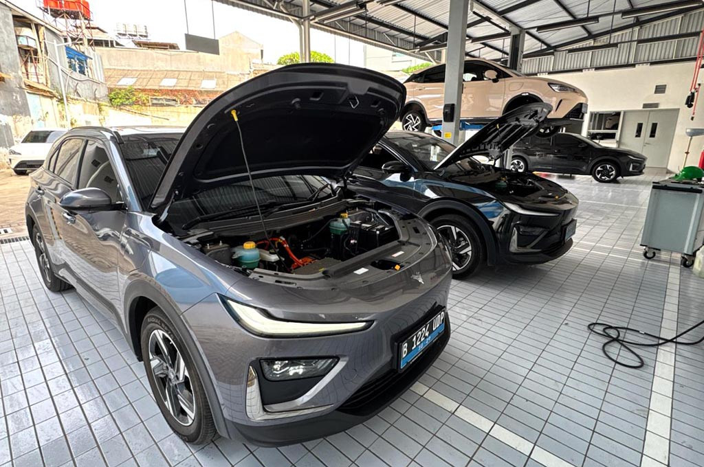 Neta X di bengkel untuk pengecekan kondisi kendaraan. Neta