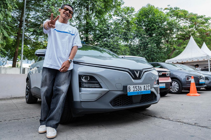 Bintang Persib Bandung Kena 'Enaknya' Mobil Listrik, Ini Pendapatnya!