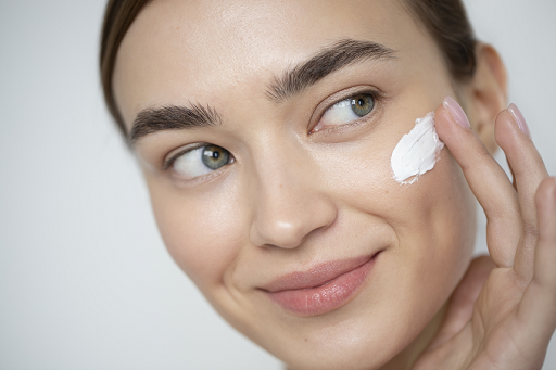 Krim kolagen untuk kulit kenyal dan tampak lebih muda. (Foto: Ilustrasi. Dok. Freepik.com)