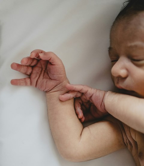   Jika sang ibu tak bisa melakukan skin to skin contact, siapa yang dapat menggantinya? (Foto: Ilustrasi/Dok. Unsplash.com)