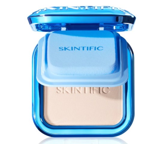   Powder foundation cenderung aman untuk kulit berminyak, sementara two way cake lebih fleksibel. (Foto: Dok. Skintific)