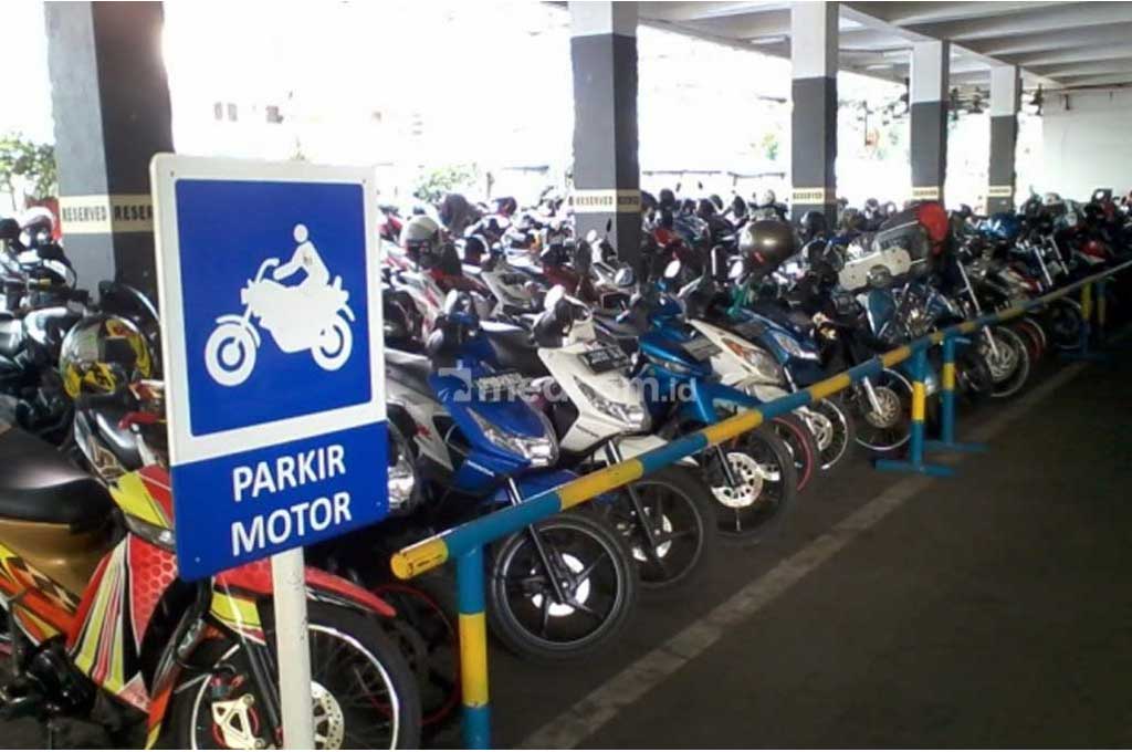 Area parkiran motor. Medcom.id/Doni