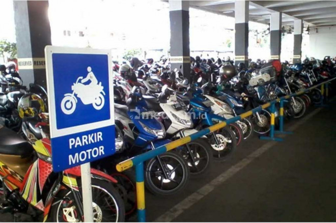 Area parkiran motor. Medcom.id/Doni