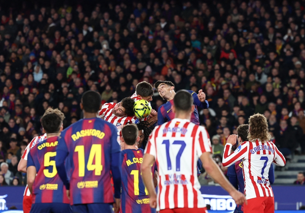 Suasana pertandingan Barcelona vs Atletico Madrid (AFP/Josep Lago)