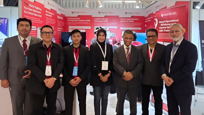 Founder & CEO TransTrack Anggia Meisesari (tengah). Foto; Istimewa. 