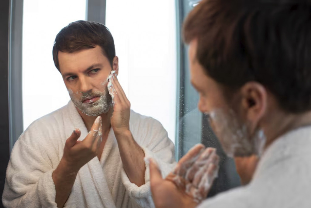 Tahun 2026 diprediksi menjadi tahun ketika semakin banyak pria merasa nyaman merawat diri, tanpa menghilangkan sisi maskulin dalam penampilan mereka. Ilustrasi Freepik