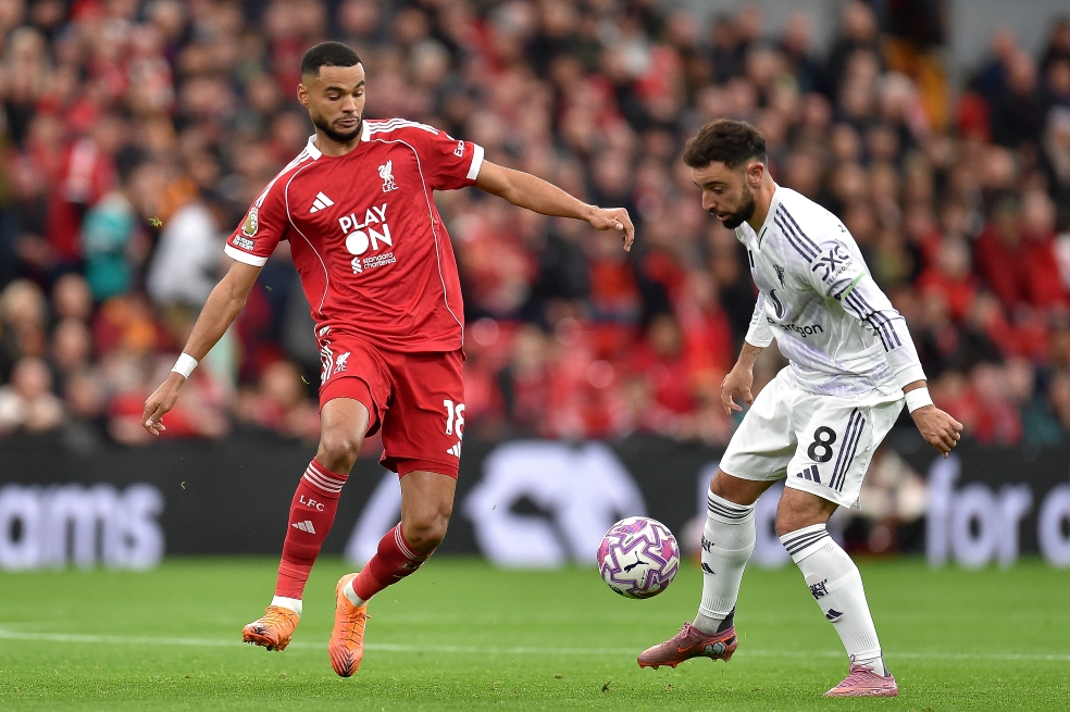 Suasana pertandingan Liverpool vs Manchester United (AFP/Peter Powell)
