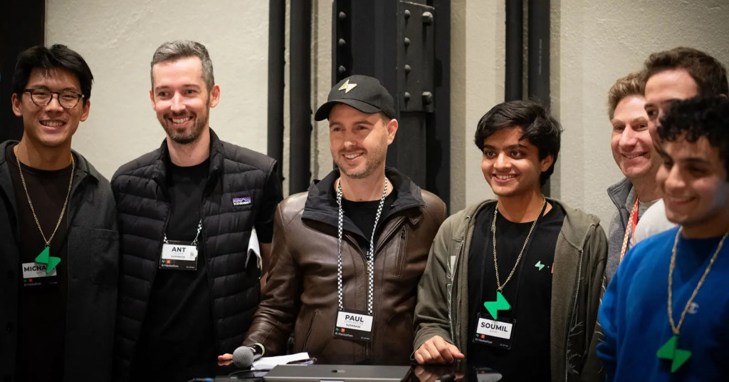 CEO Supabase Paul Copplestone (tengah) 