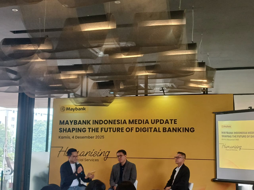 Direktur IT & Digital Maybank Indonesia, Bambang Andri Irawan dan Charles Budiman dalam acara Media Update – Shaping The Future of Digital Banking (Foto: Medcom.id)
