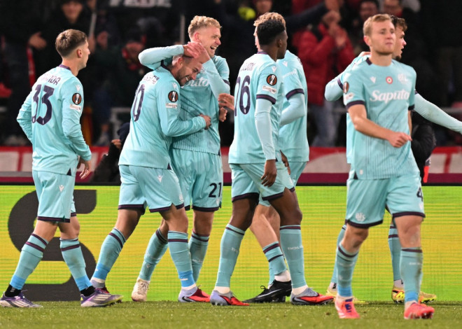 Selebrasi gol para pemain Bologna. (STEFANO RELLANDINI / AFP)