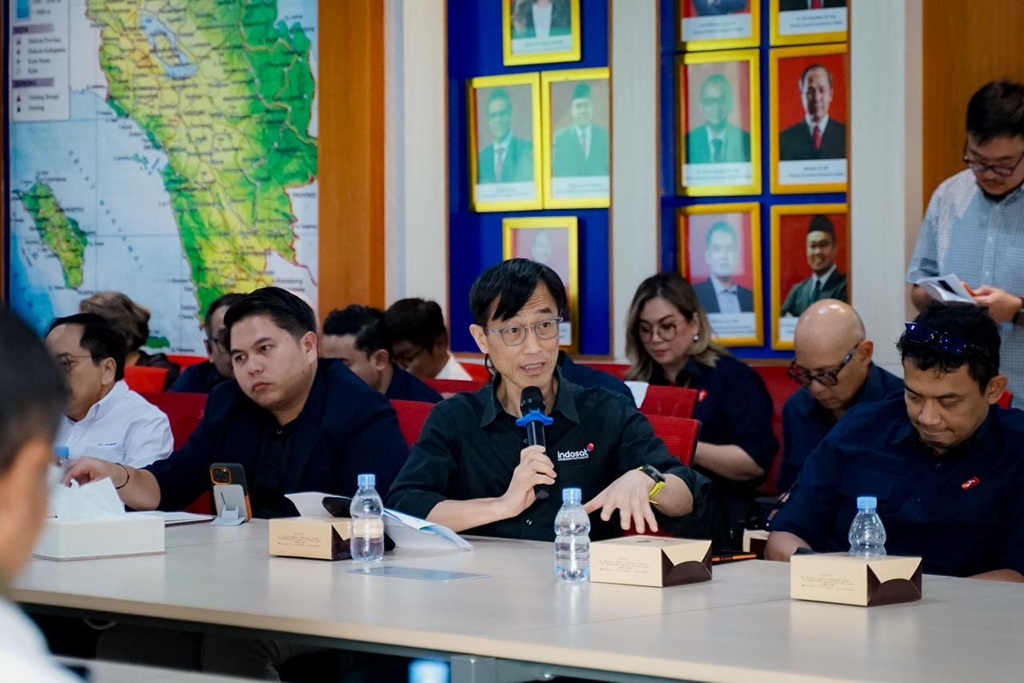 Indosat Ooredoo Hutchison mempercepat pemulihan jaringan dan menyalurkan bantuan bagi korban banjir di Sumatera, termasuk pengoperasian genset, satellite link, dan distribusi logistik kemanusiaan.
