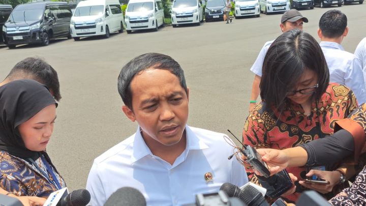 Disuruh Mundur, Siapa Sebenarnya Raja Juli Antoni? Ini Profil Lengkapnya