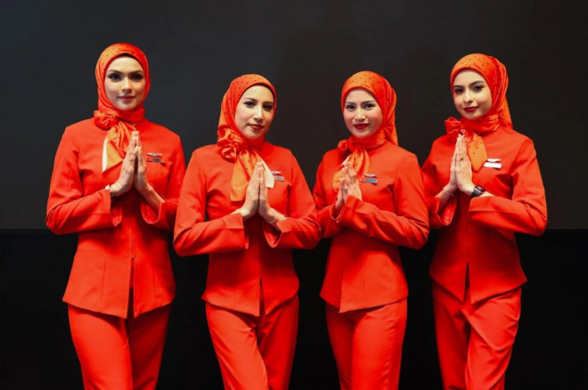  Bertepatan dengan Ramadan, AirAsia perkenalkan serama inklusif dengan opsi berhijab. (Foto: Dok. Istimewa)