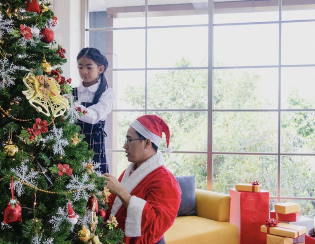 Di sejumlah wilayah, pemerintah menetapkan pembatasan ketat, bahkan larangan total, terhadap perayaan Natal. Ilustrasi 