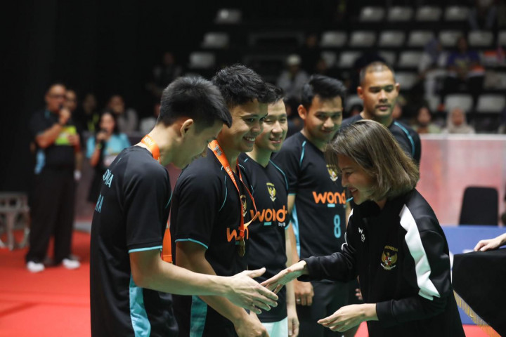 Jojo-Ginting Ajak Penonton Tanding Bareng Bulu Tangkis di wondr BrightUp Cup 2025