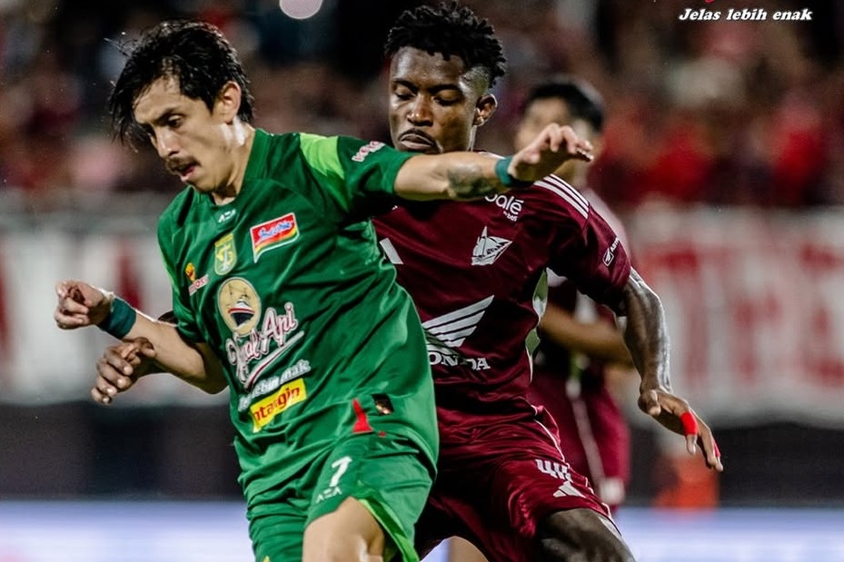 Suasana laga PSM Makassar vs Persebaya Surabaya. (Foto: Instagram resmi Persebaya)
