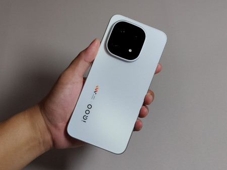 Review iQoo 15, Masih Jadi HP Gaming Flagship yang All-Rounder