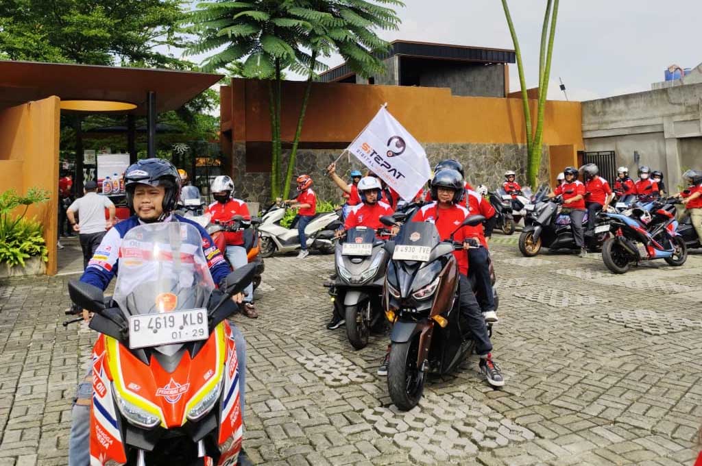 Brand pelumas ini manfaatkan kerja sama dengan bengkel untuk mengajak komunitas motor seru-seruan. FO