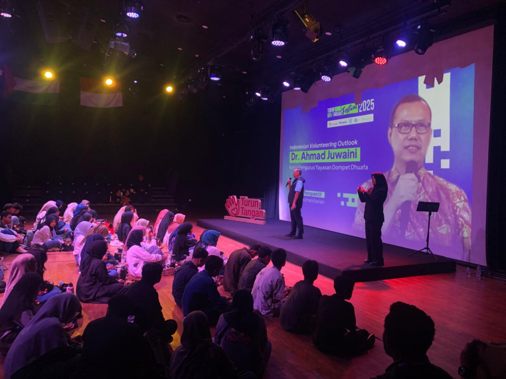 Ketua Pengurus Yayasan Dompet Dhuafa, Ahmad Juwaini jadi pembicara di  Indonesian Volunteering Outlook (IVO). (foto: Medcom.id)