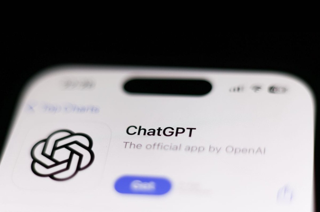 OpenAI mematikan sementara fitur app suggestions di ChatGPT yang sempat dianggap mirip iklan.