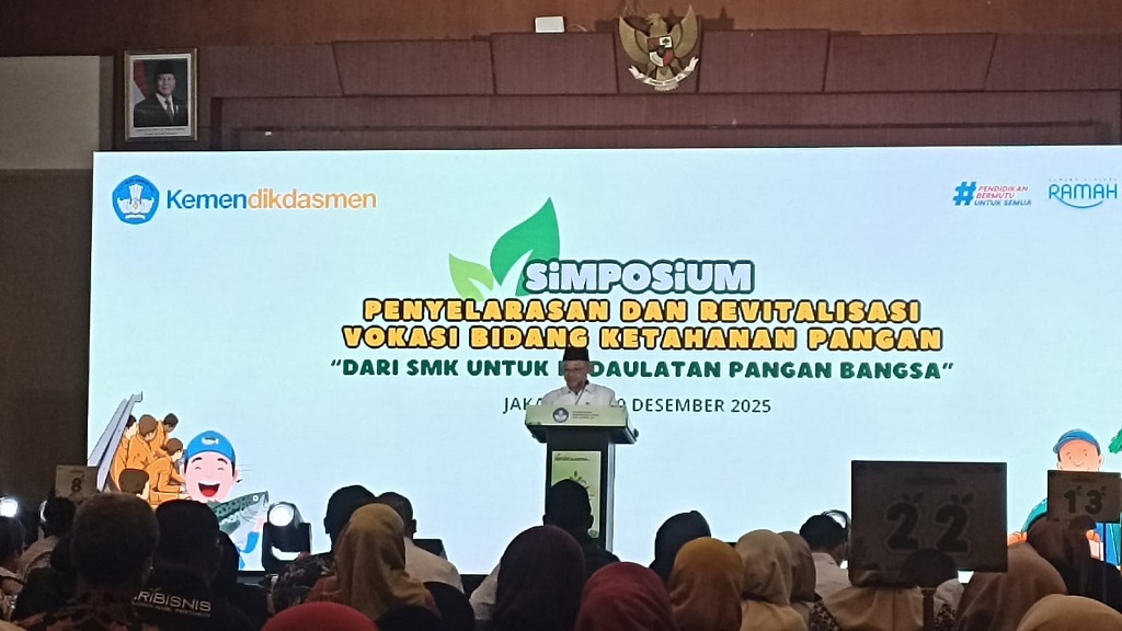 Mendikdasemn Abdul Mu'ti dalam Simposium Penyelarasan dan Revitalisasi Vokasi bidang Ketahanan Pangan. Medcom.id/Ilham Pratama Putra