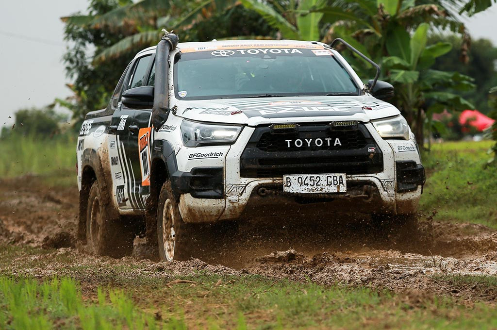 Di balik performa Hilux GR miliknya, Jeje mengandalkan cat semprot AXT EZ-USE untuk kebutuhan perbaikan cepat. Belkote