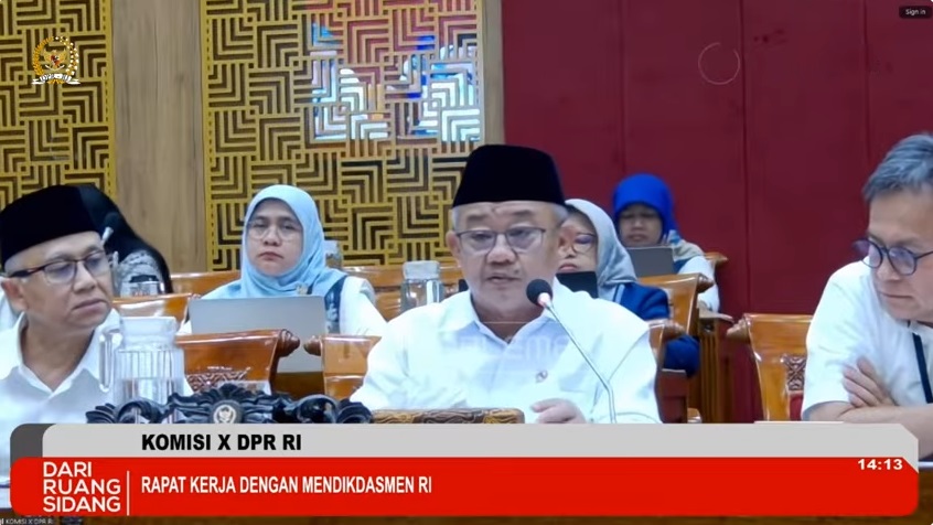 Mendikdasmen Abdul Muti dalam Raker dengan Komisi X DPR RI. DOK YouTube DPR RI
