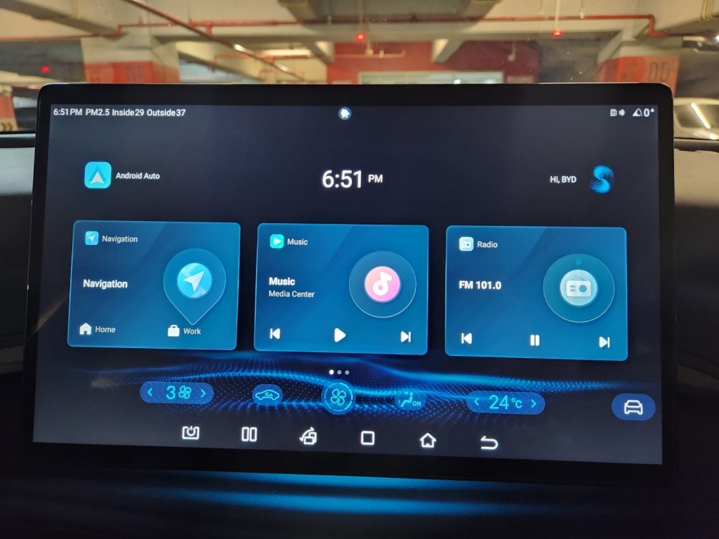BYD memastikan akan menghentikan penggunaan layar infotainment berputar 90 derajat yang selama ini menjadia ciri khas produknya. Medcom.id/M. Mamduh