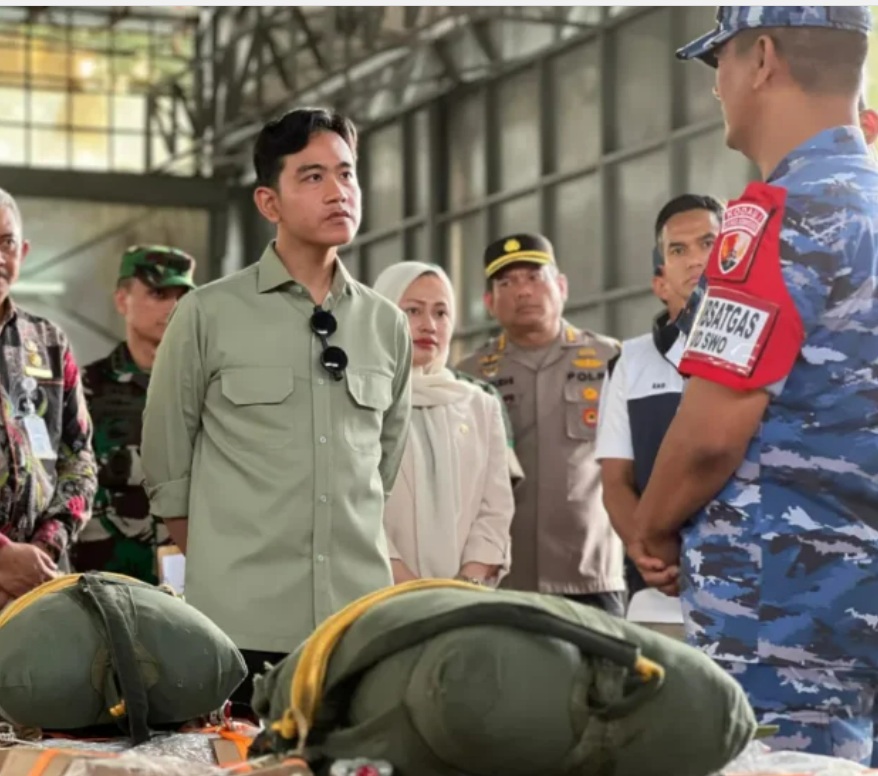 Wapres Gibran Rakabuming  meninjau Gudang Logistik di Pangkalan Udara TNI AU Soewondo (Dok.Biro Pers, Media, dan Informasi Sekretariat Wakil Presiden