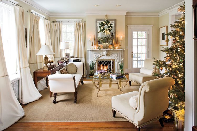 Kamu bisa memastikan seluruh elemen, mulai dari pohon, ornamen, hingga bungkus kado, selaras dengan gaya ruangan yang sudah ada.