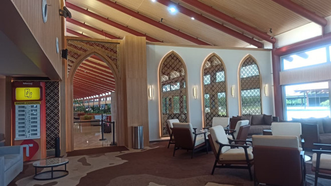 Palmeera Lounge berlokasi di Terminal 2F Bandara Soetta menawarkan fasilitas mewah untuk jamaah Umrah dan Haji.